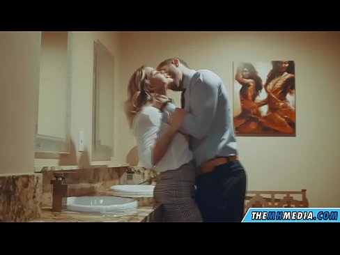 ❤️ Ko vas prsata blondinka zapelje na javnem stranišču ❤️ Trdi porniči na sl.porn-milf300.ru ☑